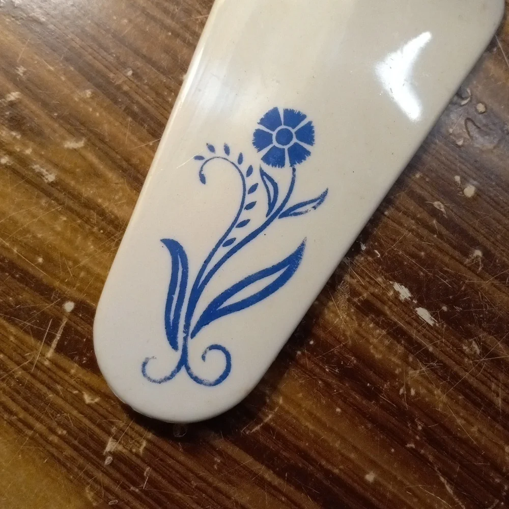 Vintage blue cornflower pie cake server